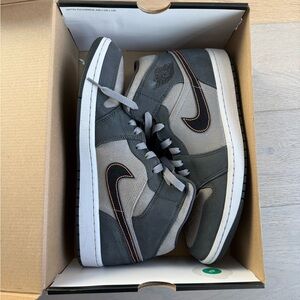 Nike Jordan 1 Mid SE